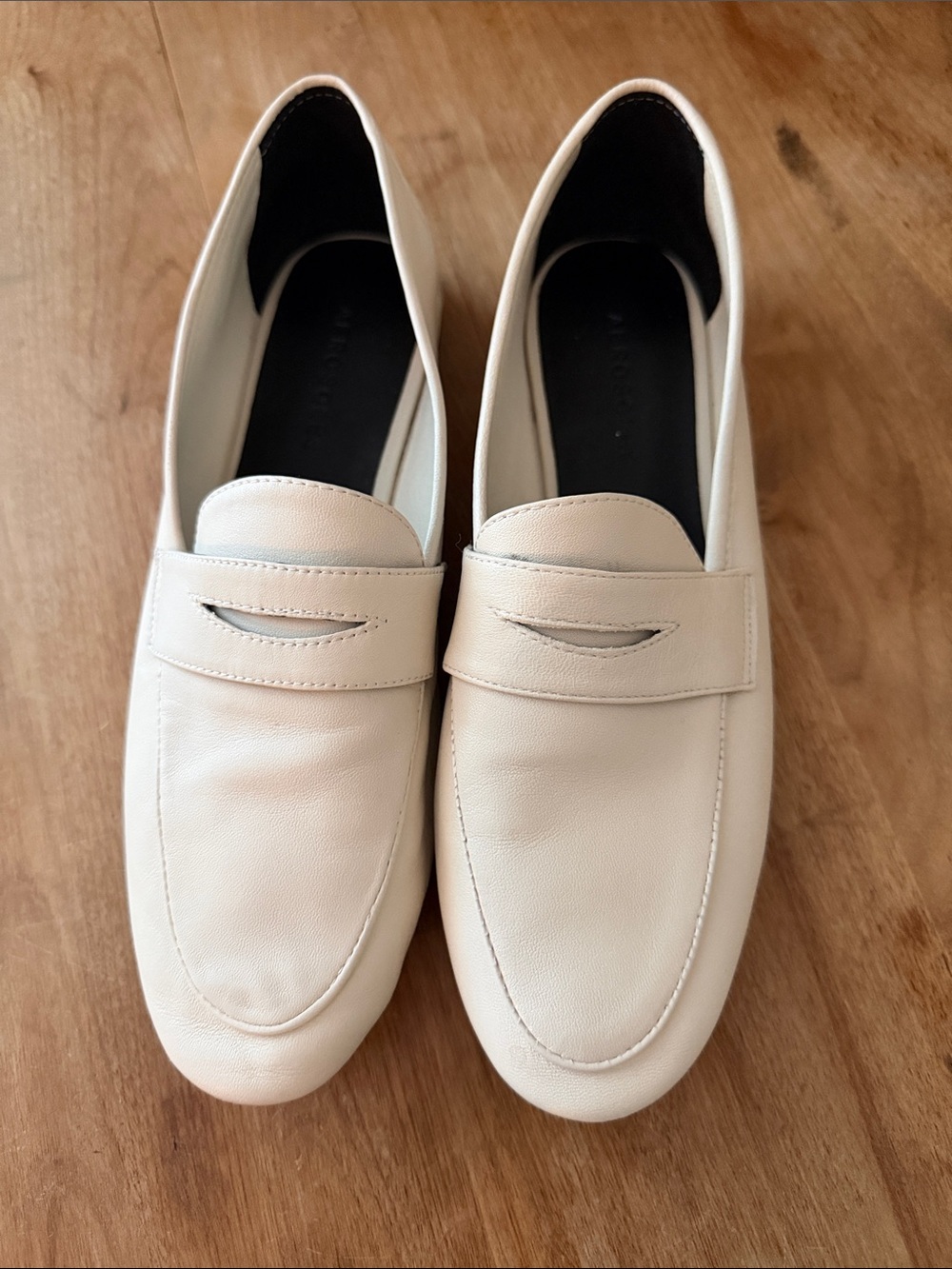 AEROSOLES Women's Cream Leather Penny Loafers